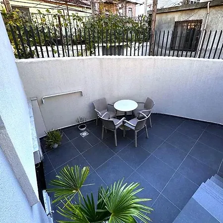 Grey, Center Villa