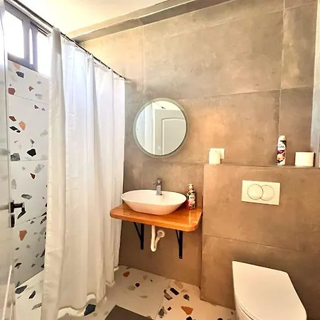 Grey, Center Villa *