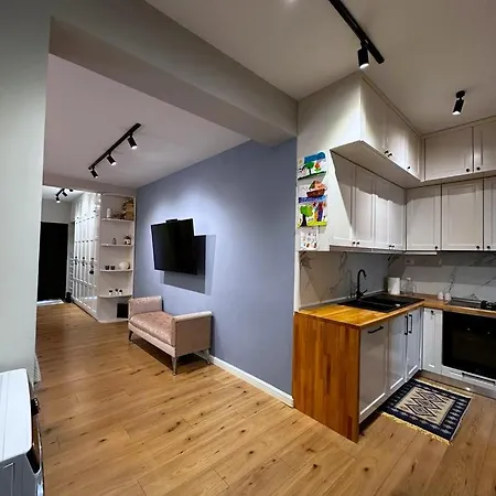 Grey, Center Villa